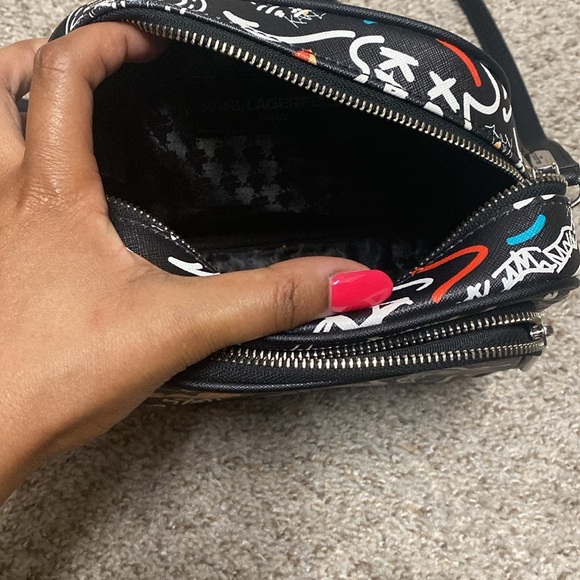 Stylish crossbody! - Picture 4 of 10